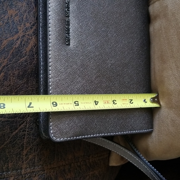 Michael Kors Jet Set Travel Large Crossbody Clutch in 'Glittery' Medium Bronze - Picture 5 of 13